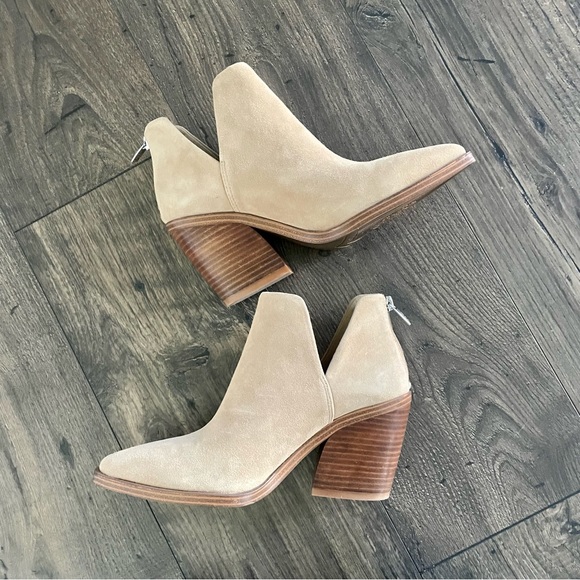 Vince Camuto Shoes - Vince Camuto Gigietta Bootie Tan/Nude Suede Size 8
